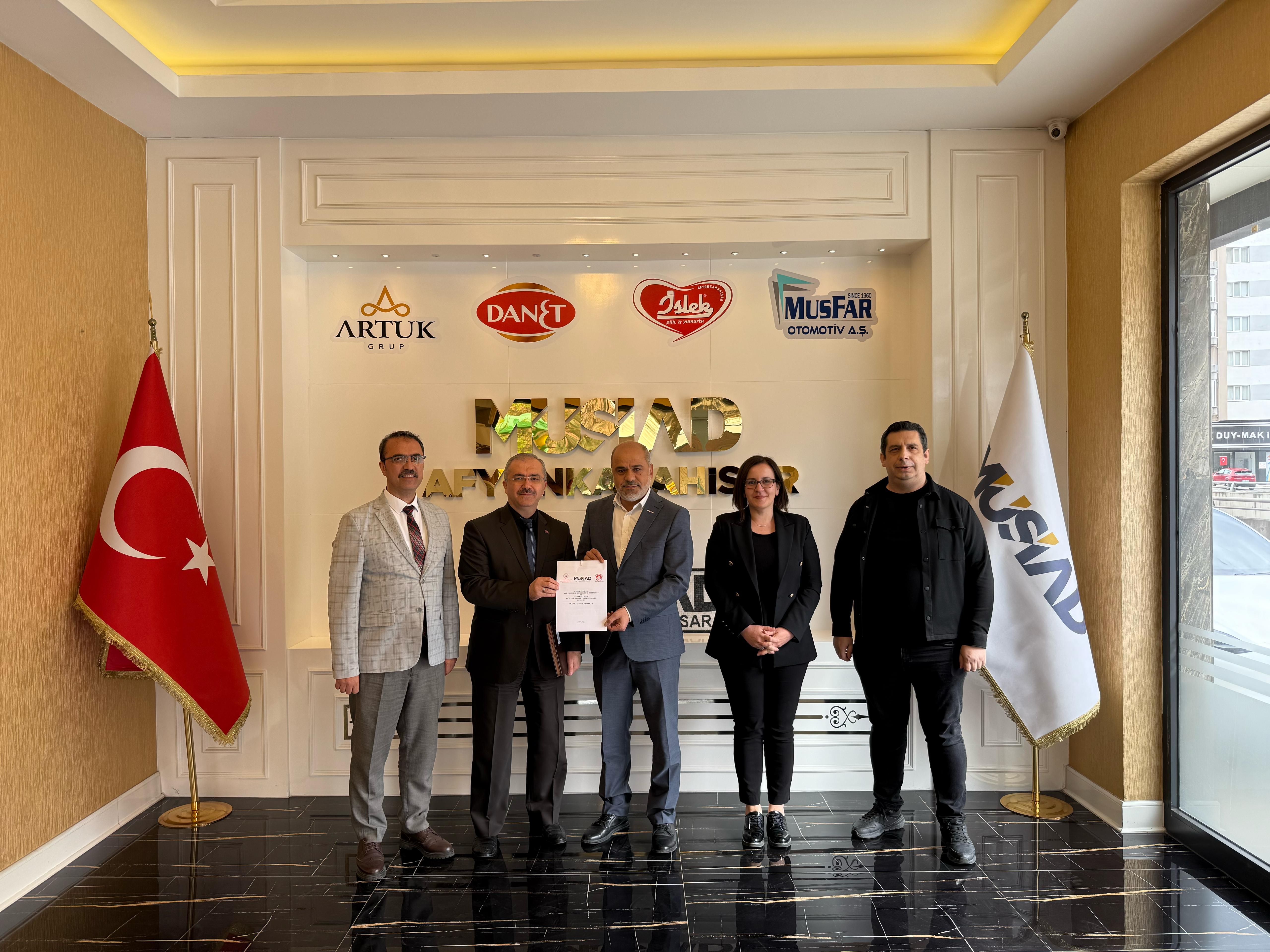 MÜSİAD AFYONKARAHİSAR’DAN YENİ EVLENECEK GENÇLERE DESTEK